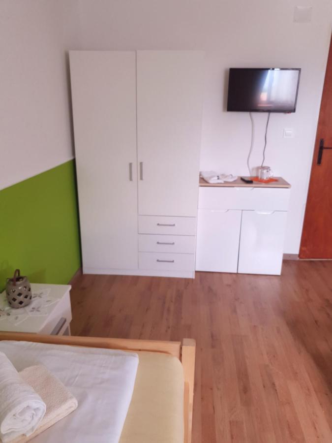 Guesthouse Osvald Zirovnica Extérieur photo