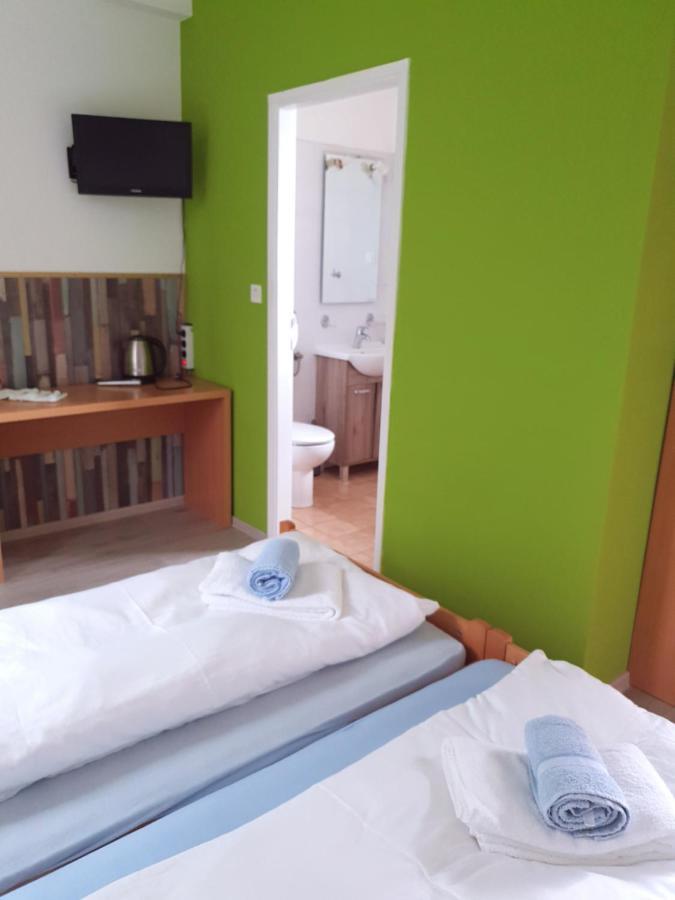 Guesthouse Osvald Zirovnica Extérieur photo